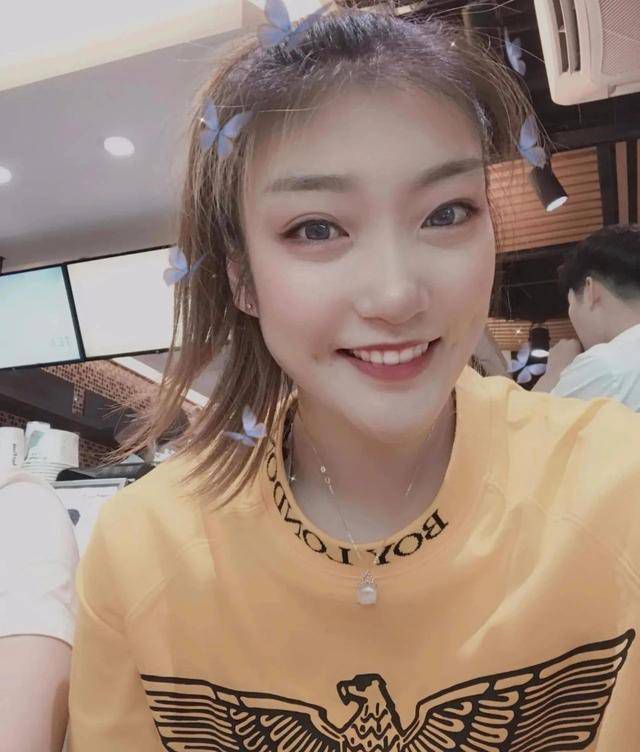 解开美女胸罩